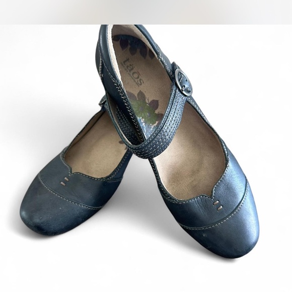Taos Footwear Women's Navy Mary Jane Flats - Picture 1 of 7